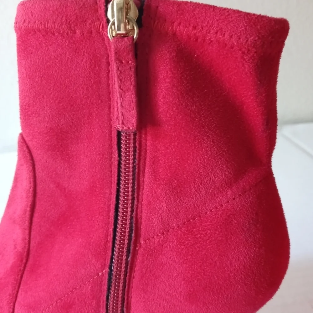 👠 NWOT Good American Icon Red Suede Ankle Booties. Size 6.5